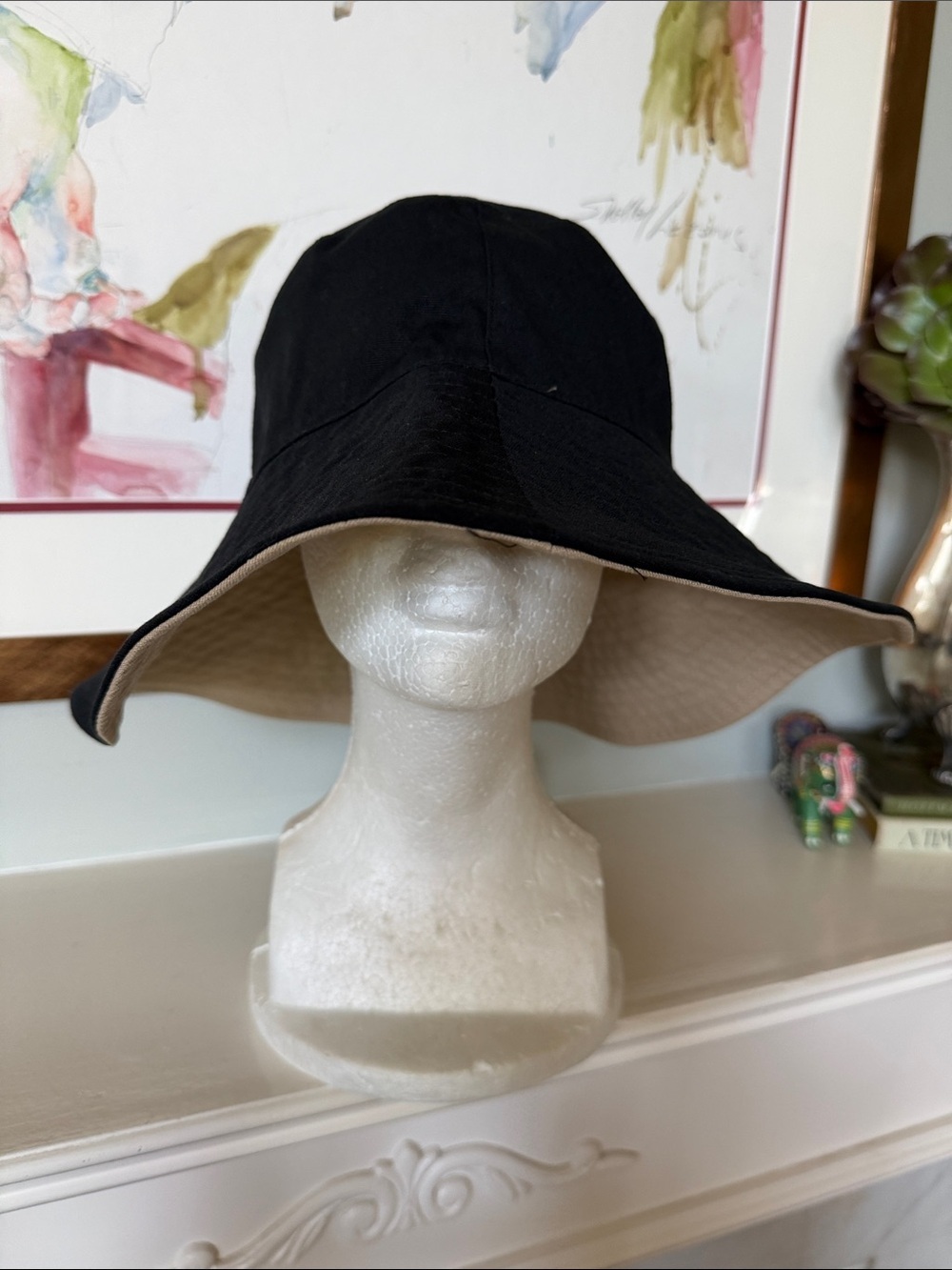 Reversible Wide-Brim Sun Hat in Black and Beige